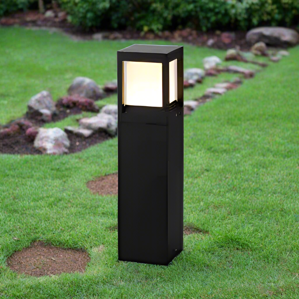 Solar Garden Light with Warm White LED – Cube Design for Stylish Outdoor Ambience