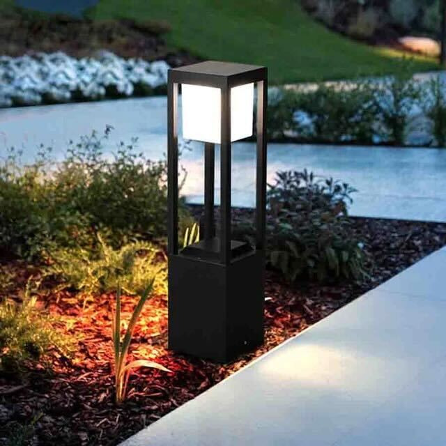 Solar Garden Light with Warm White LED – Cube Design for Stylish Outdoor Ambience