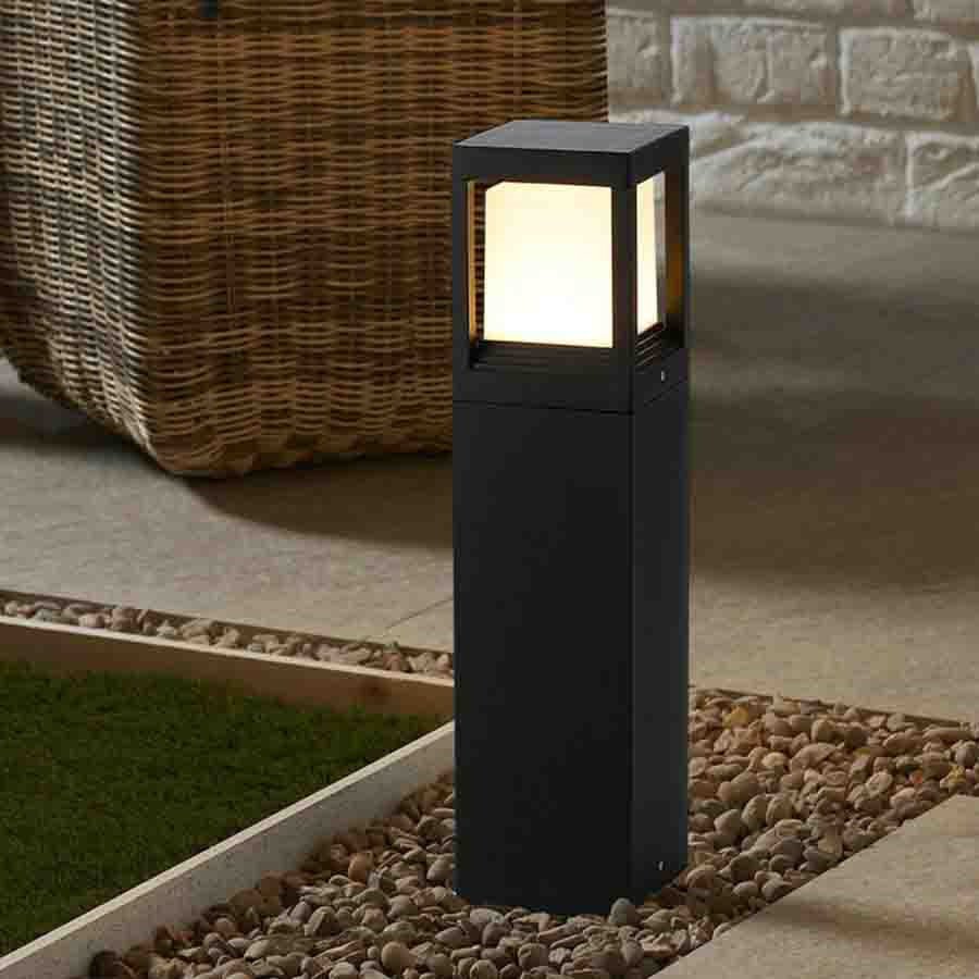 Solar Garden Light with Warm White LED – Cube Design for Stylish Outdoor Ambience